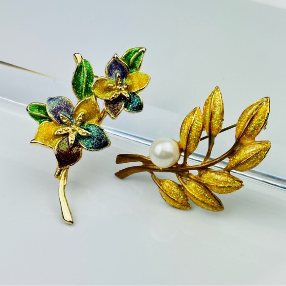 Vintage Two Floral Flower Leaf Glass Pearl Glitter Brooches - Picture 10 of 13